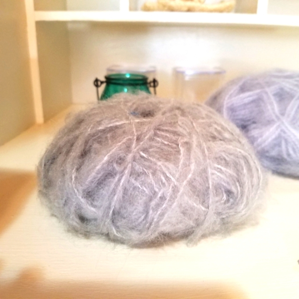 Vintage 100%  Mohair Yarn 2 Balls - Super Soft! Gray Blue Light Gray 32-27g Each - Picture 2 of 6